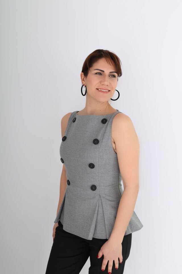 Pileli Kolsuz Bluz Düğme Detaylı